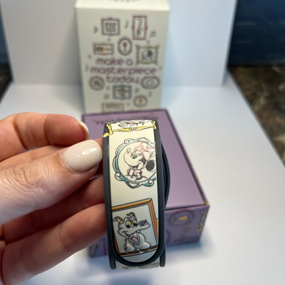 Disney Festival of the Arts 2022 Limited Edition Park Exclusive MagicBand - Picture 3 of 7